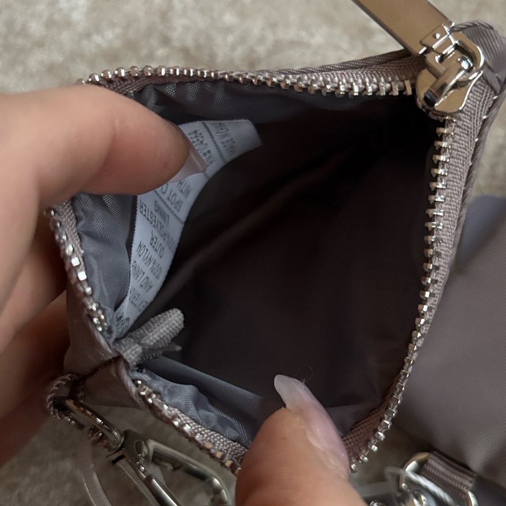 Brand New GAIAM Essentials Duo Wristlet w/ 2 Small Gray Zippered Coin Purses - Picture 13 of 15